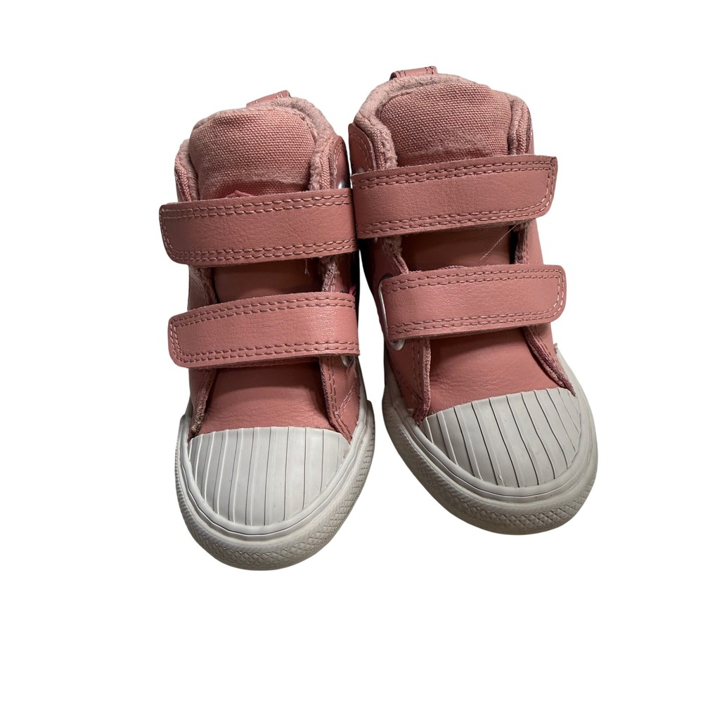 Converse Hi Top Sneakers Pink EUC Water Repellent leather Size 7 Toddler Chucks